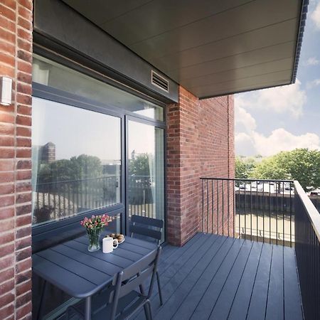Modern Studios And Apartments At Barking Wharf In London Bagian luar foto
