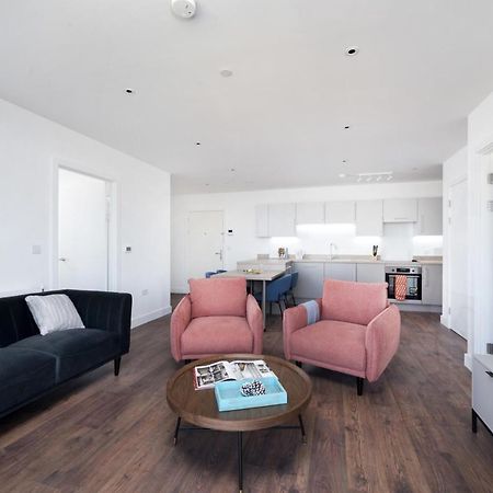 Modern Studios And Apartments At Barking Wharf In London Bagian luar foto