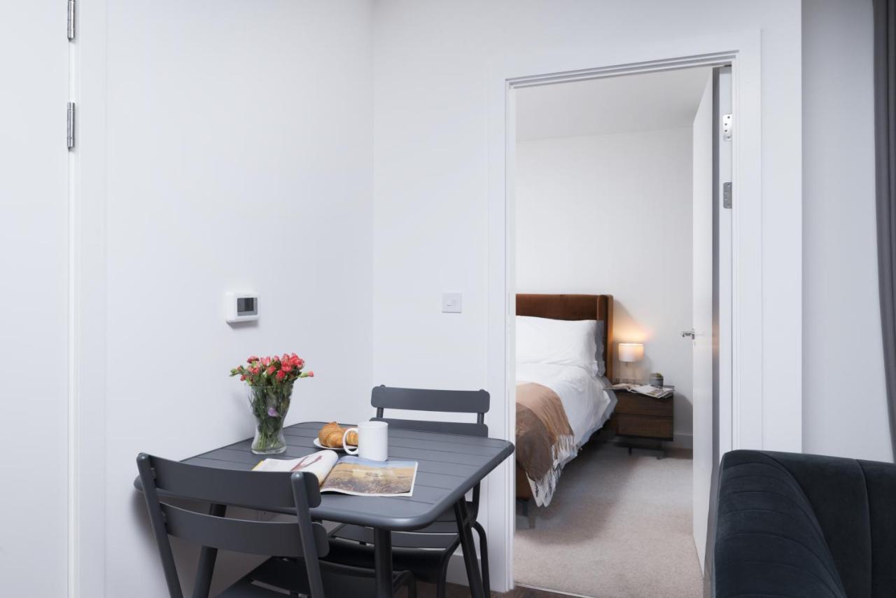 Modern Studios And Apartments At Barking Wharf In London Bagian luar foto