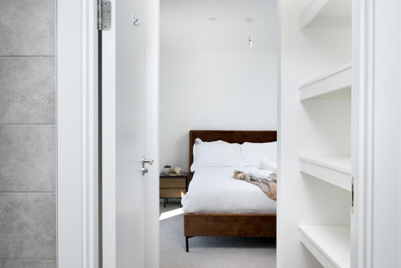Modern Studios And Apartments At Barking Wharf In London Bagian luar foto