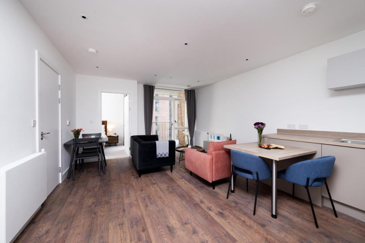 Modern Studios And Apartments At Barking Wharf In London Bagian luar foto