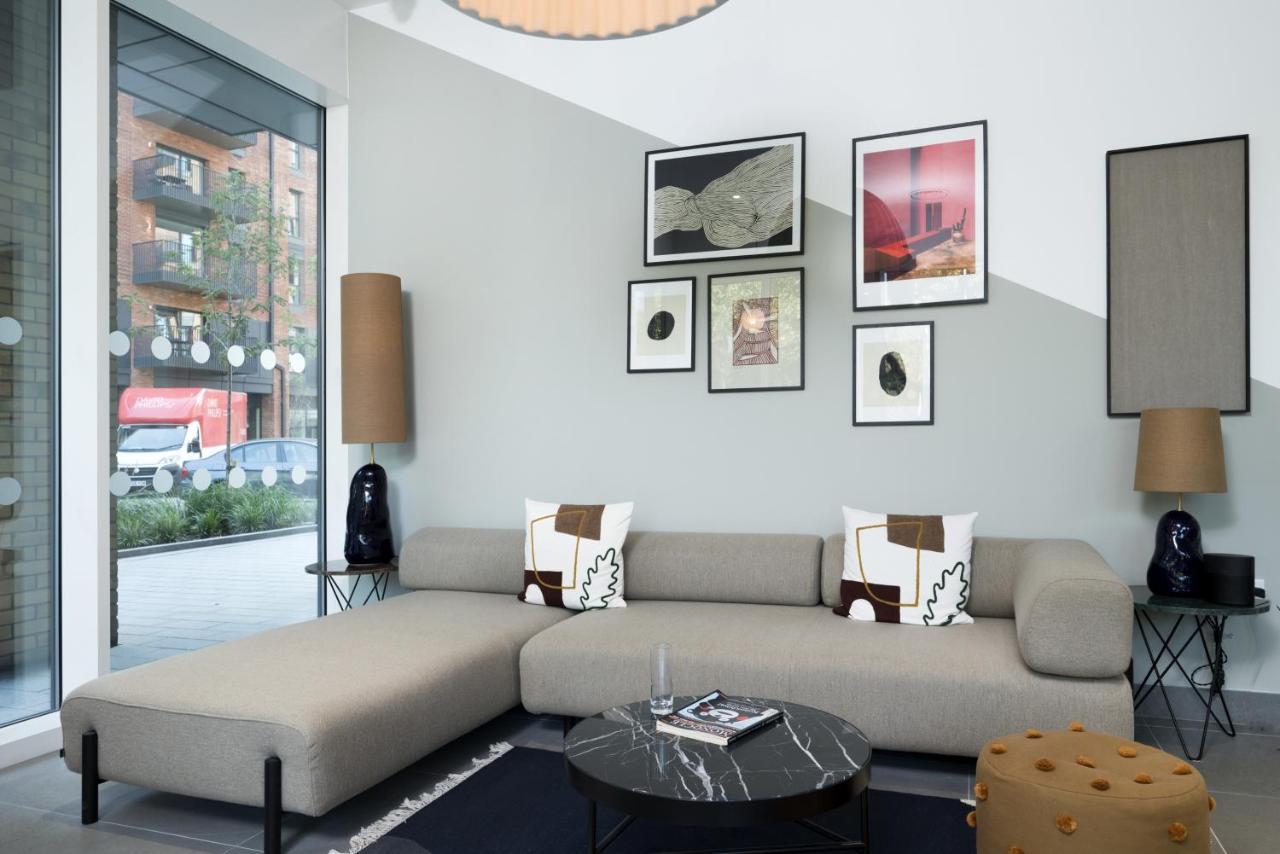Modern Studios And Apartments At Barking Wharf In London Bagian luar foto