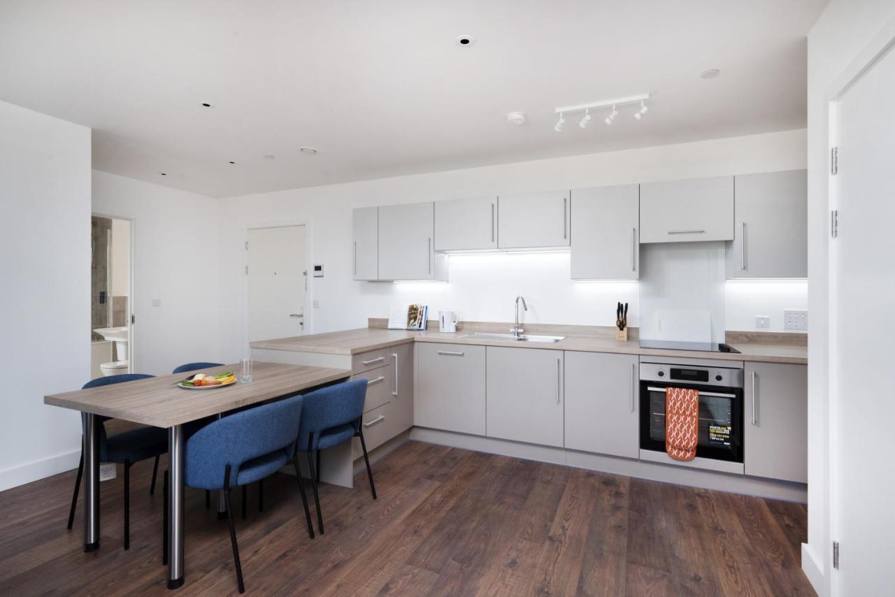 Modern Studios And Apartments At Barking Wharf In London Bagian luar foto