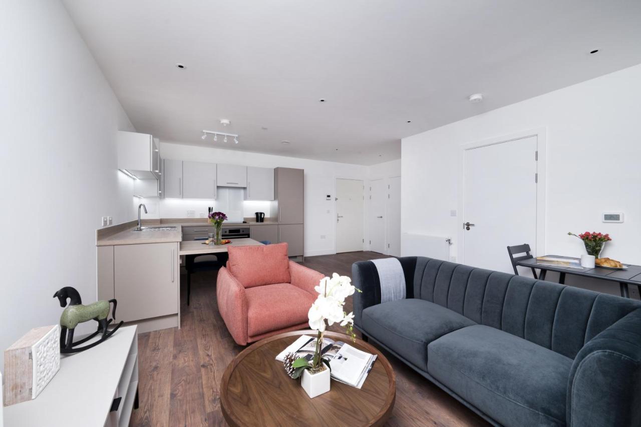 Modern Studios And Apartments At Barking Wharf In London Bagian luar foto