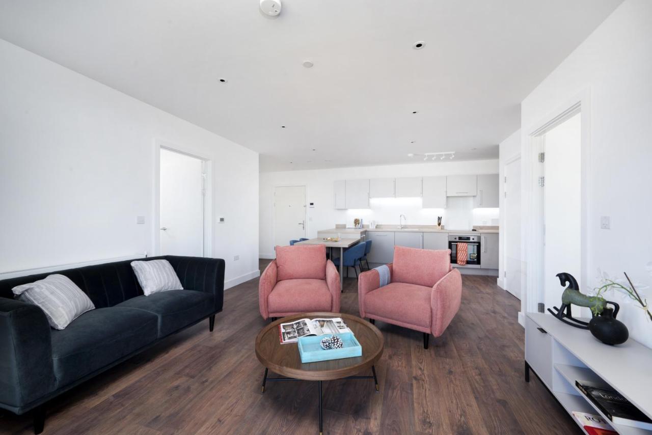 Modern Studios And Apartments At Barking Wharf In London Bagian luar foto