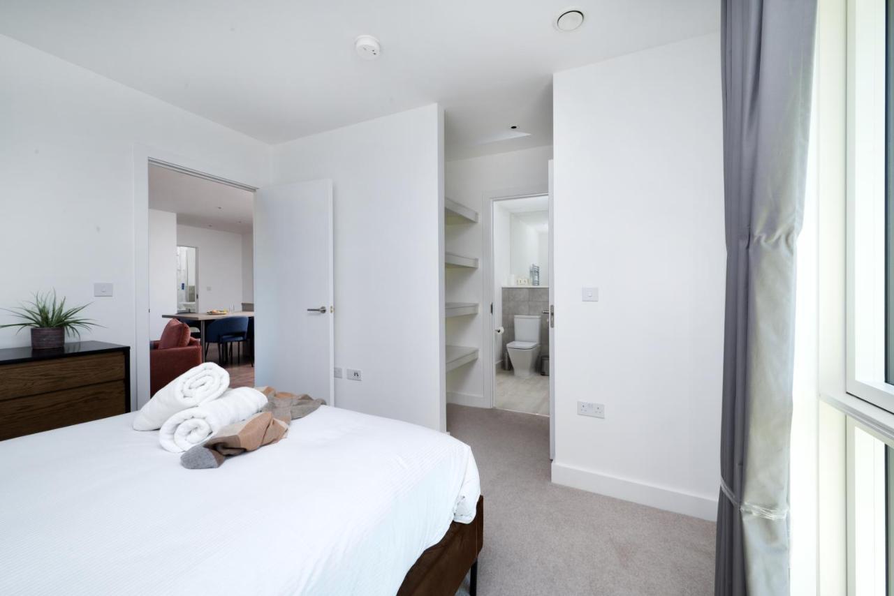 Modern Studios And Apartments At Barking Wharf In London Bagian luar foto