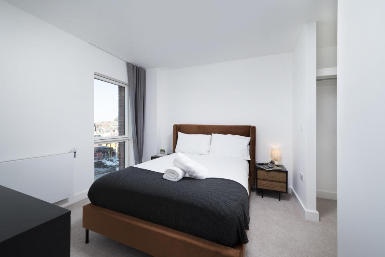 Modern Studios And Apartments At Barking Wharf In London Bagian luar foto