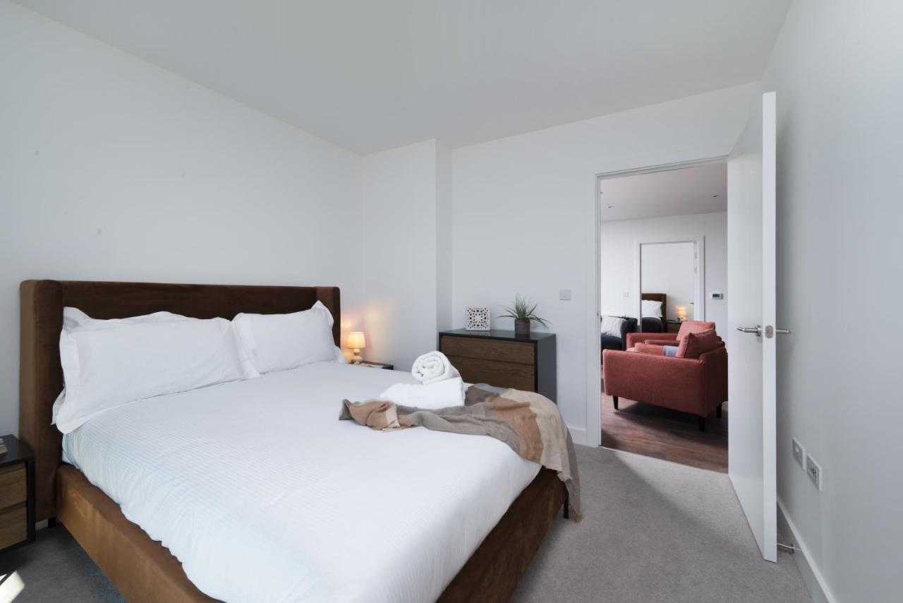 Modern Studios And Apartments At Barking Wharf In London Bagian luar foto