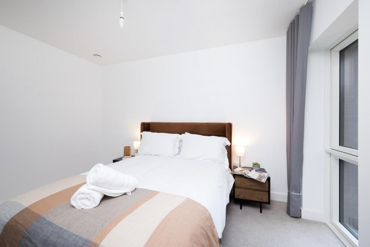 Modern Studios And Apartments At Barking Wharf In London Bagian luar foto