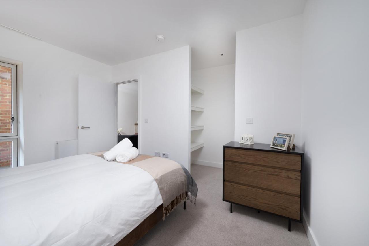 Modern Studios And Apartments At Barking Wharf In London Bagian luar foto
