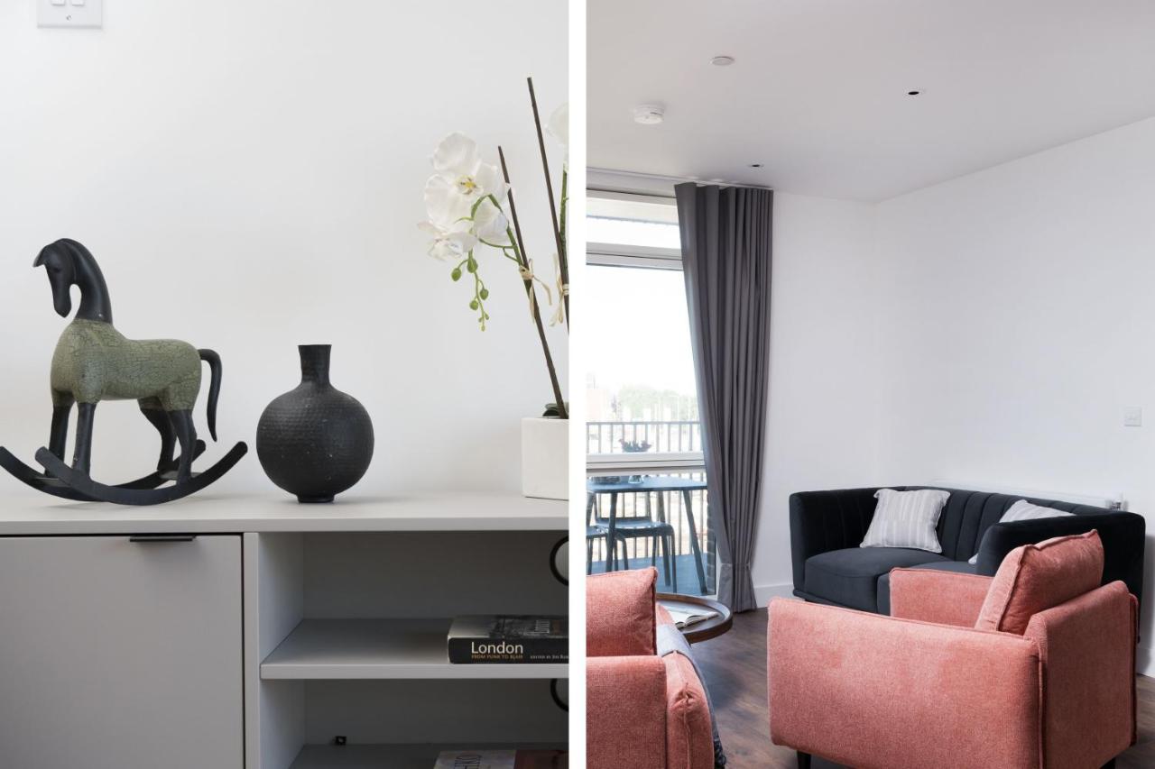 Modern Studios And Apartments At Barking Wharf In London Bagian luar foto